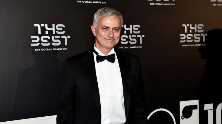 Wiser Mourinho launches charm offensive at Spurs