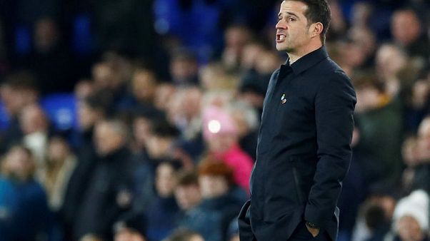 Under-fire Silva seeks strong response from Everton Under-fire Silva seeks strong response from Everton