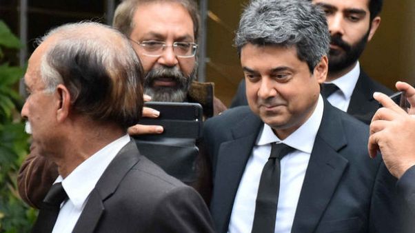 Pakistan's top court strikes down three-year extension for army chief Pakistan's top court strikes down three-year extension for army chief