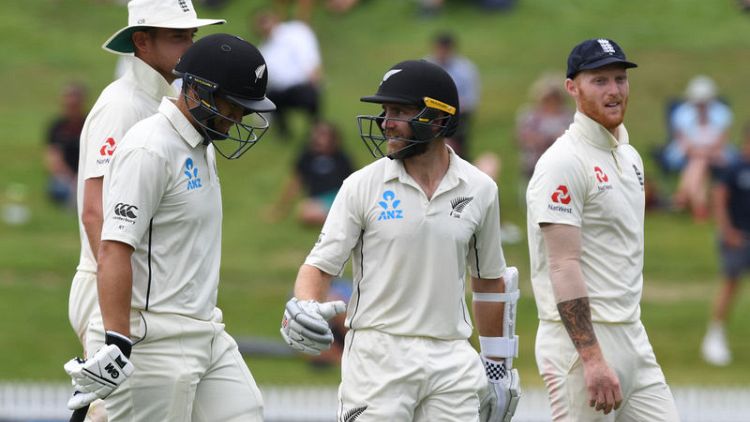 Cricket-England rue dropped catch as NZ reach 211-2 in second test