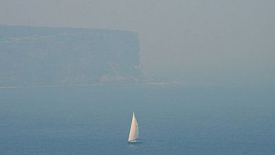 Fires ring Sydney, blanketing city in thick smoke Fires ring Sydney, blanketing city in thick smoke
