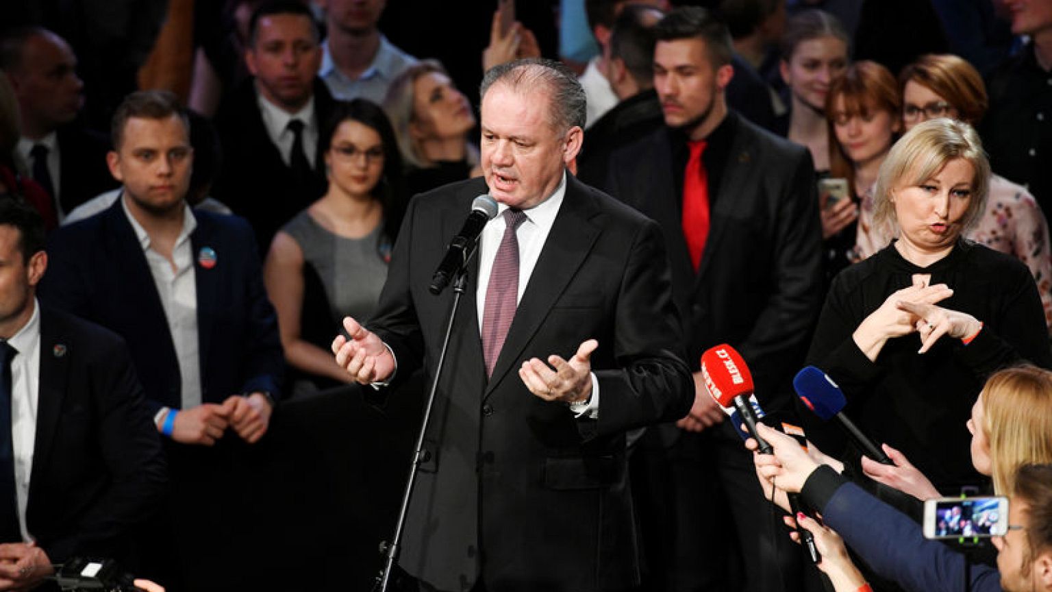 Slovak police charge ex-president and opposition leader Kiska with tax fraud
