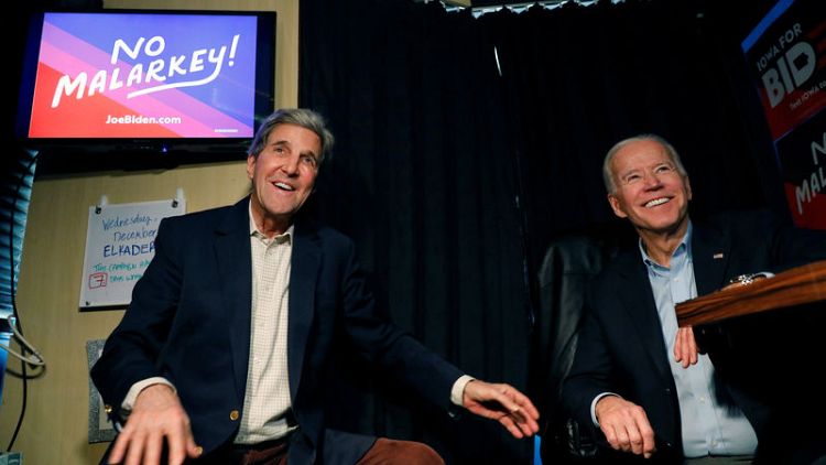 Kerry joins Biden in Iowa, making a foreign policy pitch