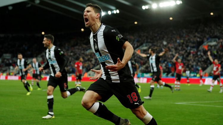 Late Fernandez strike gives Newcastle 2-1 win over Southampton
