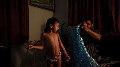 Caring alone for two small girls, Texas father grapples with loss Caring alone for two small girls, Texas father grapples with loss