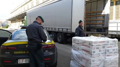 Sequestrate tre 'fabbriche' sigarette Sequestrate tre 'fabbriche' sigarette