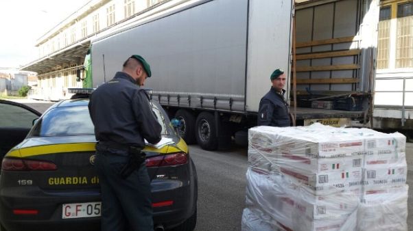 Sequestrate tre 'fabbriche' sigarette Sequestrate tre 'fabbriche' sigarette
