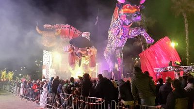 Carnevale Viareggio:è 1/a giovedì grasso Carnevale Viareggio:è 1/a giovedì grasso