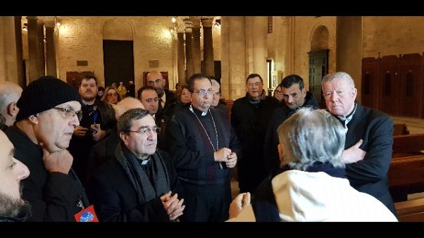 Cei a Bari: vescovi passeggiano in città Cei a Bari: vescovi passeggiano in città