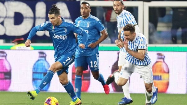 Calcio: Juve vince a Ferrara, ora Lazio a -4 e Inter a -6 Calcio: Juve vince a Ferrara, ora Lazio a -4 e Inter a -6