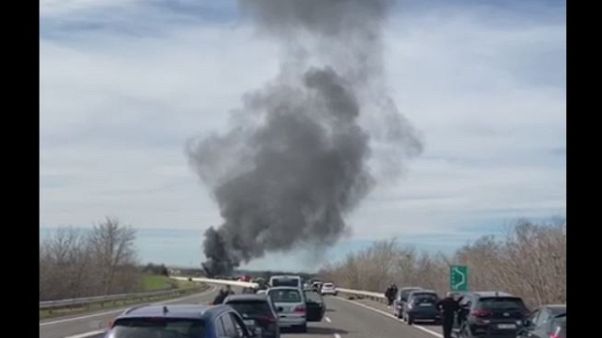 Scontri tifosi baresi e leccesi su A16 Scontri tifosi baresi e leccesi su A16