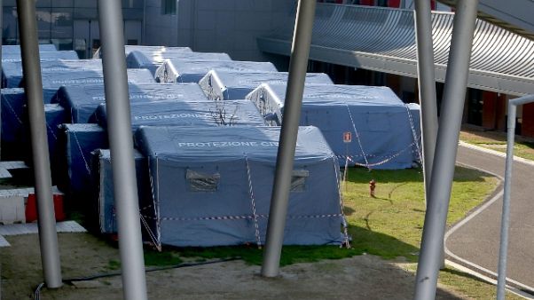 Coronavirus: Zaia,tende esterno ospedali Coronavirus: Zaia,tende esterno ospedali