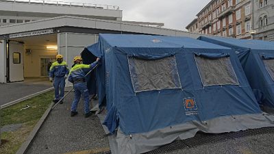 Coronavirus: tende davanti ospedali Fvg Coronavirus: tende davanti ospedali Fvg