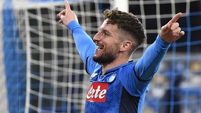 Calcio: Napoli; Mertens celebra record 'abbracciando' Hamsik Calcio: Napoli; Mertens celebra record 'abbracciando' Hamsik