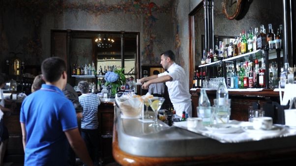 Bar lombardi riaperti anche dopo le 18 Bar lombardi riaperti anche dopo le 18