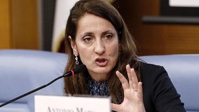Ruocco, no a governicchi e sciacalli Ruocco, no a governicchi e sciacalli