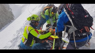 Sciatore ferito, soccorso con funivia Sciatore ferito, soccorso con funivia