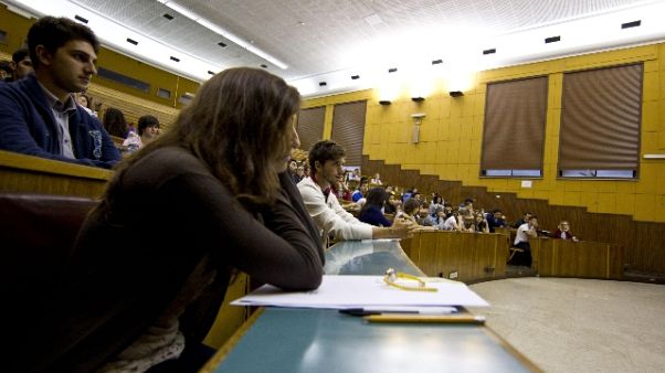 Docente Pavia, userò immaginazione Docente Pavia, userò immaginazione