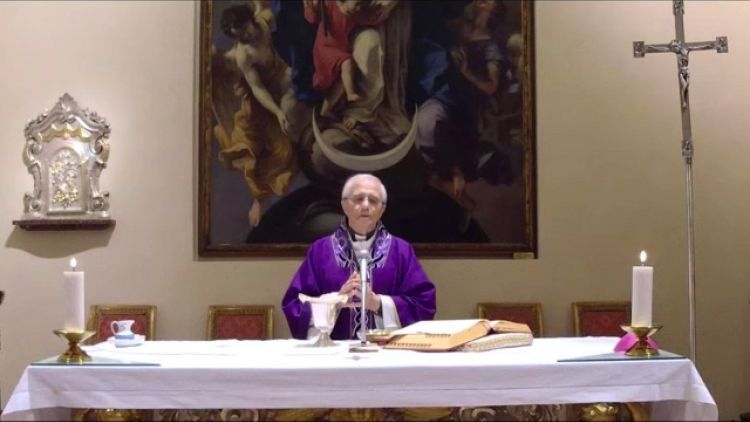 Vescovo Piacenza celebra messa streaming