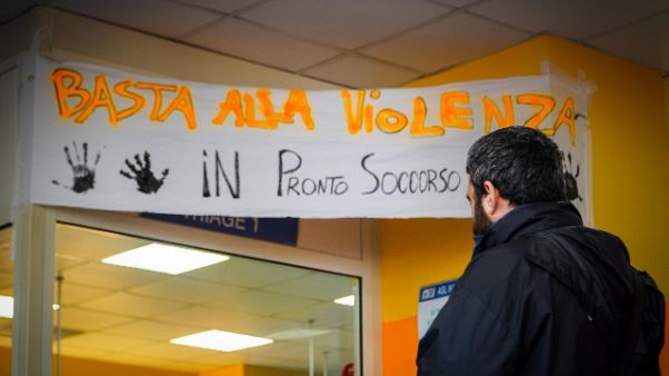 Rapina Napoli: solidarietà in ospedale Rapina Napoli: solidarietà in ospedale