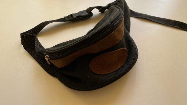Perde marsupio e viene arrestato Perde marsupio e viene arrestato
