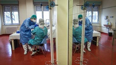 Lombardia, 1.520 positivi e 55 morti Lombardia, 1.520 positivi e 55 morti