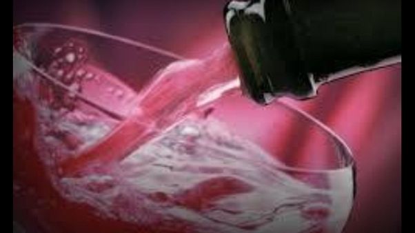 Guasto fa uscire Lambrusco dai rubinetti Guasto fa uscire Lambrusco dai rubinetti