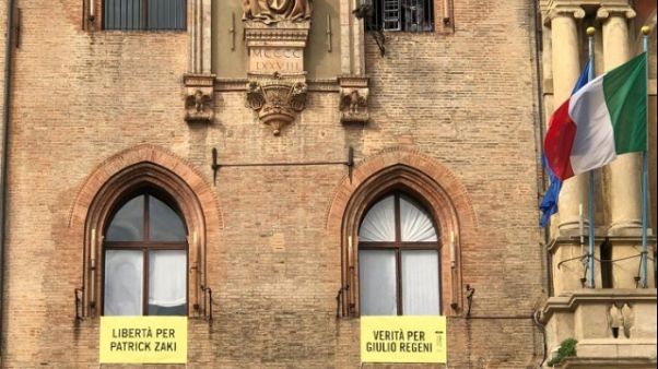 Su Comune Bologna striscione per Zaky Su Comune Bologna striscione per Zaky