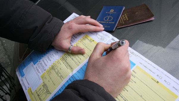 Falsi incidenti auto, 66 denunciati Falsi incidenti auto, 66 denunciati