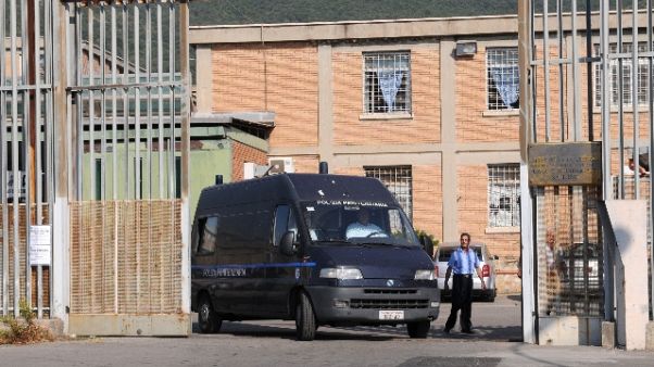 Stop colloqui,rivolta in carcere Salerno Stop colloqui,rivolta in carcere Salerno