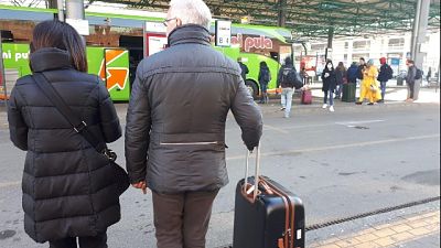 Terminal bus Milano affollato dall'alba Terminal bus Milano affollato dall'alba