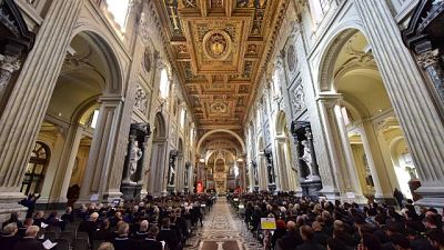 Sospese a Roma le messe con fedeli Sospese a Roma le messe con fedeli