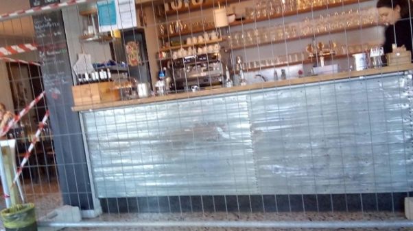 Coronavirus: in bar grate da cantiere Coronavirus: in bar grate da cantiere