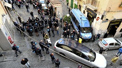 Tensioni a funerale 15enne a Napoli Tensioni a funerale 15enne a Napoli