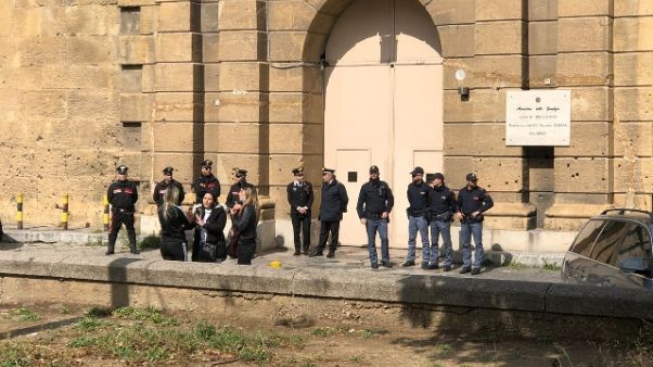 Tentativo evasione dal carcere Palermo Tentativo evasione dal carcere Palermo