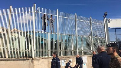 Rivolta in carcere Foggia,alcuni evadono Rivolta in carcere Foggia,alcuni evadono