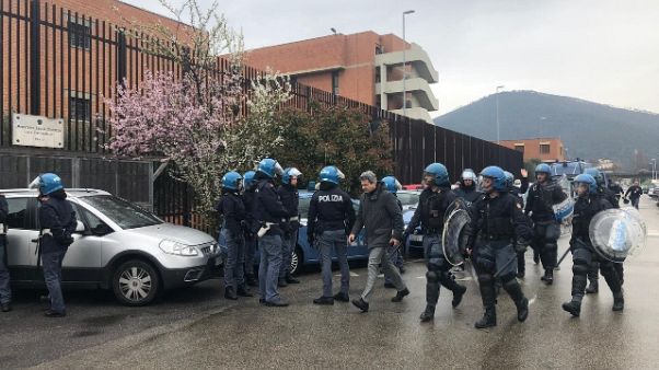 Rivolta in carcere Prato,celle in fiamme Rivolta in carcere Prato,celle in fiamme