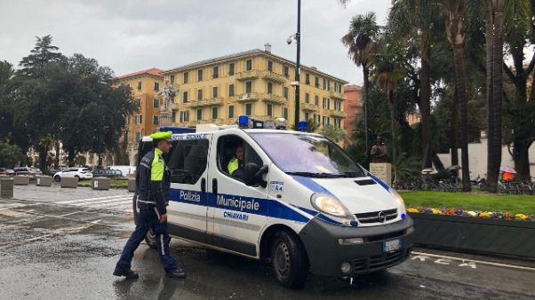Chiavari,avvisi al megafono 'non uscite' Chiavari,avvisi al megafono 'non uscite'