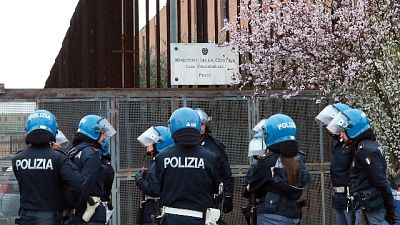 Sta rientrando protesta in carcere Prato Sta rientrando protesta in carcere Prato