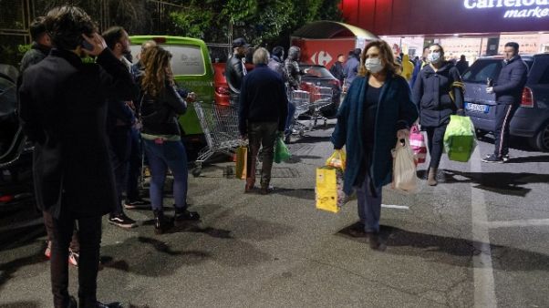 Coronavirus, supermarket non chiuderanno Coronavirus, supermarket non chiuderanno
