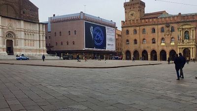 Bologna si sveglia vuota ma non spenta Bologna si sveglia vuota ma non spenta