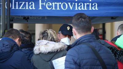 Coronavirus: controlli in stazione Bari Coronavirus: controlli in stazione Bari