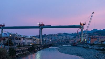 Ponte, presto campata sopra ferrovia Ponte, presto campata sopra ferrovia