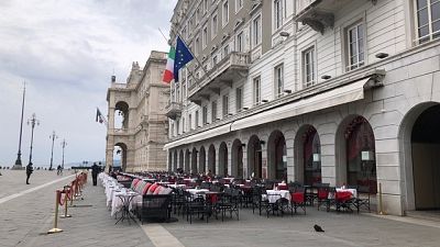 Coronavirus: a Trieste tavoli bar vuoti Coronavirus: a Trieste tavoli bar vuoti