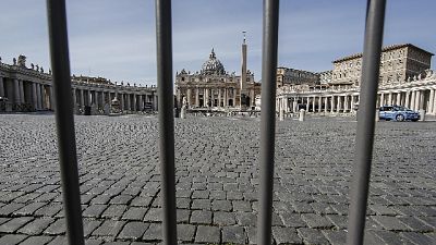 Piazza S.Pietro e basilica, stop turisti Piazza S.Pietro e basilica, stop turisti