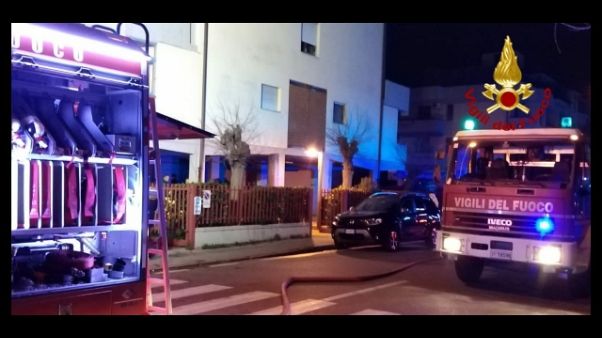 Uomo morto in incendio edificio a Prato Uomo morto in incendio edificio a Prato