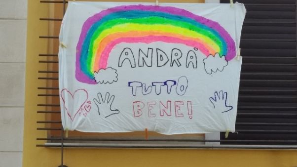 #andràtuttobene arcobaleno sui balconi #andràtuttobene arcobaleno sui balconi
