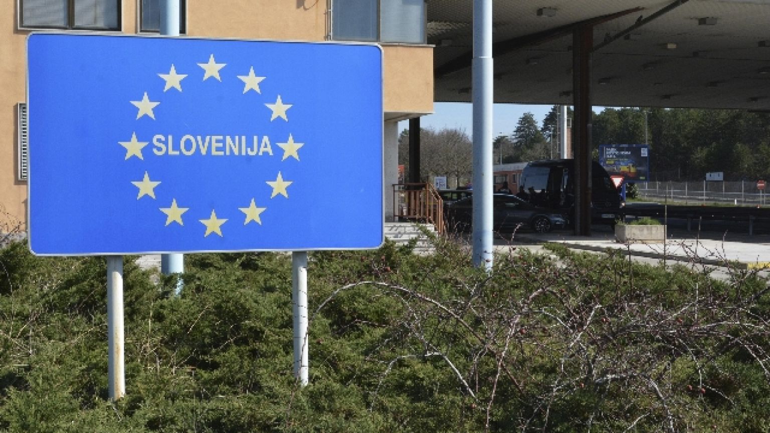 Goriziani varcano confine per bere