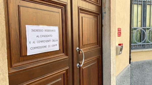 Coronavirus: maturanda promossa a terzo tentativo Coronavirus: maturanda promossa a terzo tentativo