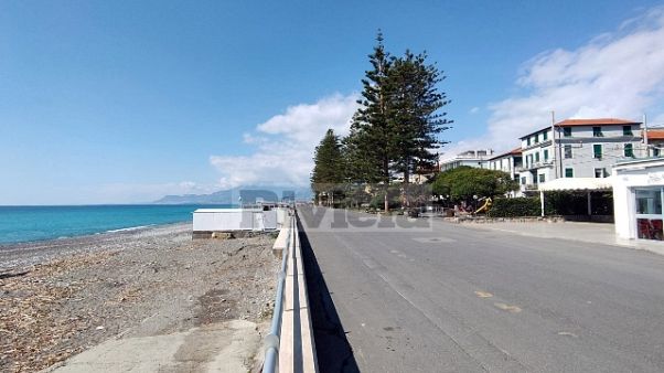 Troppi turisti, Bordighera chiude mare Troppi turisti, Bordighera chiude mare